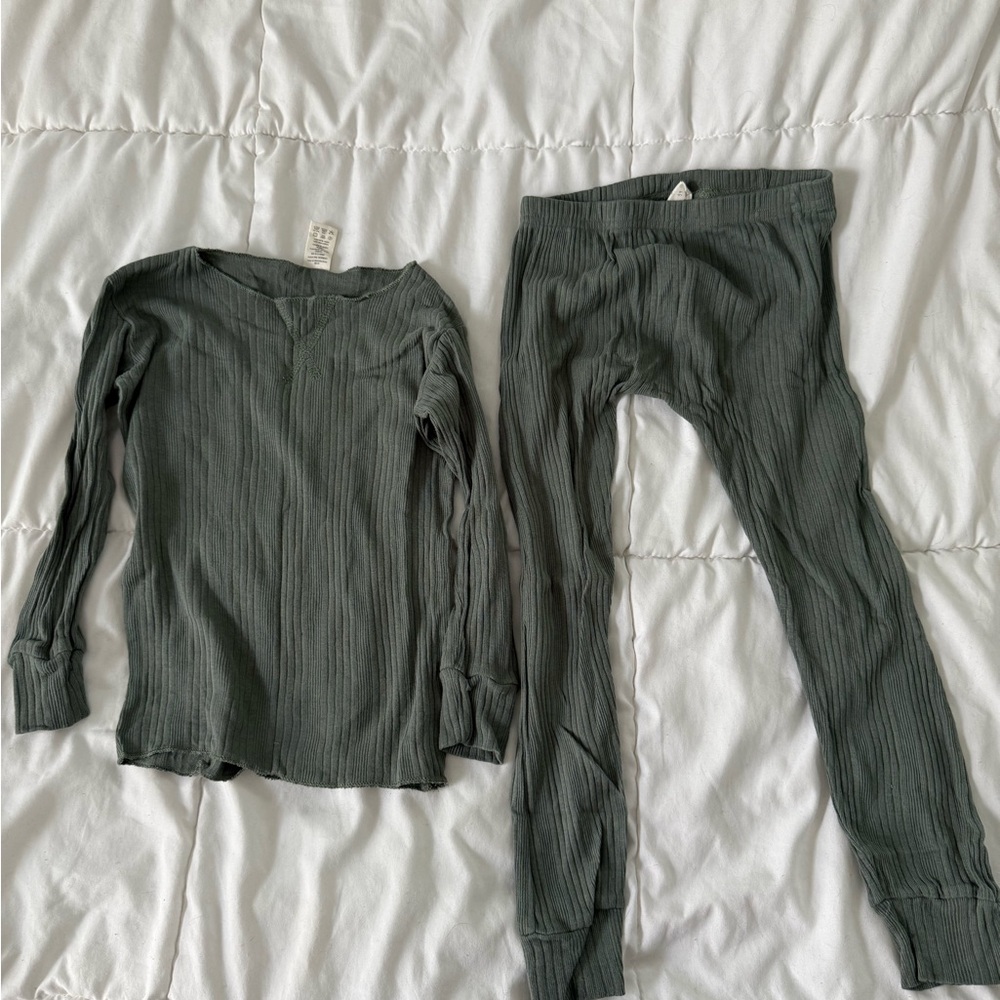 Kate Quinn Ribbed Top and Pants Pajama Set